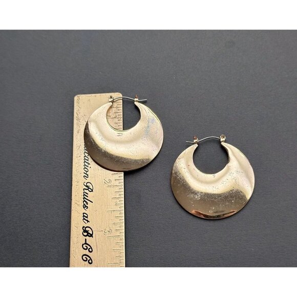 Vintage gold tone round Oriental Style filigree two tone, hoop earrings set of 5 - Picture 6 of 12